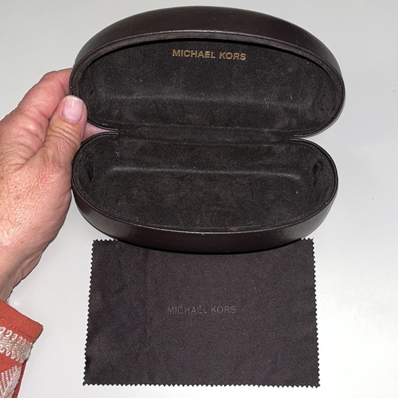 Michael Kors large hard brown case with cleaning cloth - Picture 7 of 8